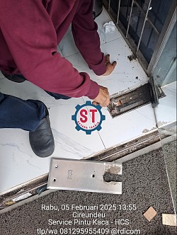 service pintu kaca pekantoran