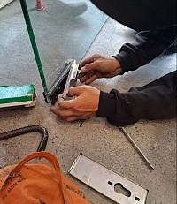 ahli service kunci pintu kaca termurah jakarta